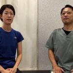 くすの樹接骨院多布施店で施術を受けている女性患者がインタビューを受けている様子